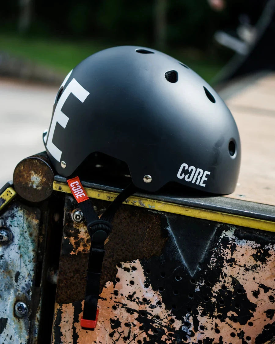 Core Street Helmet, Black/White Protection CORE