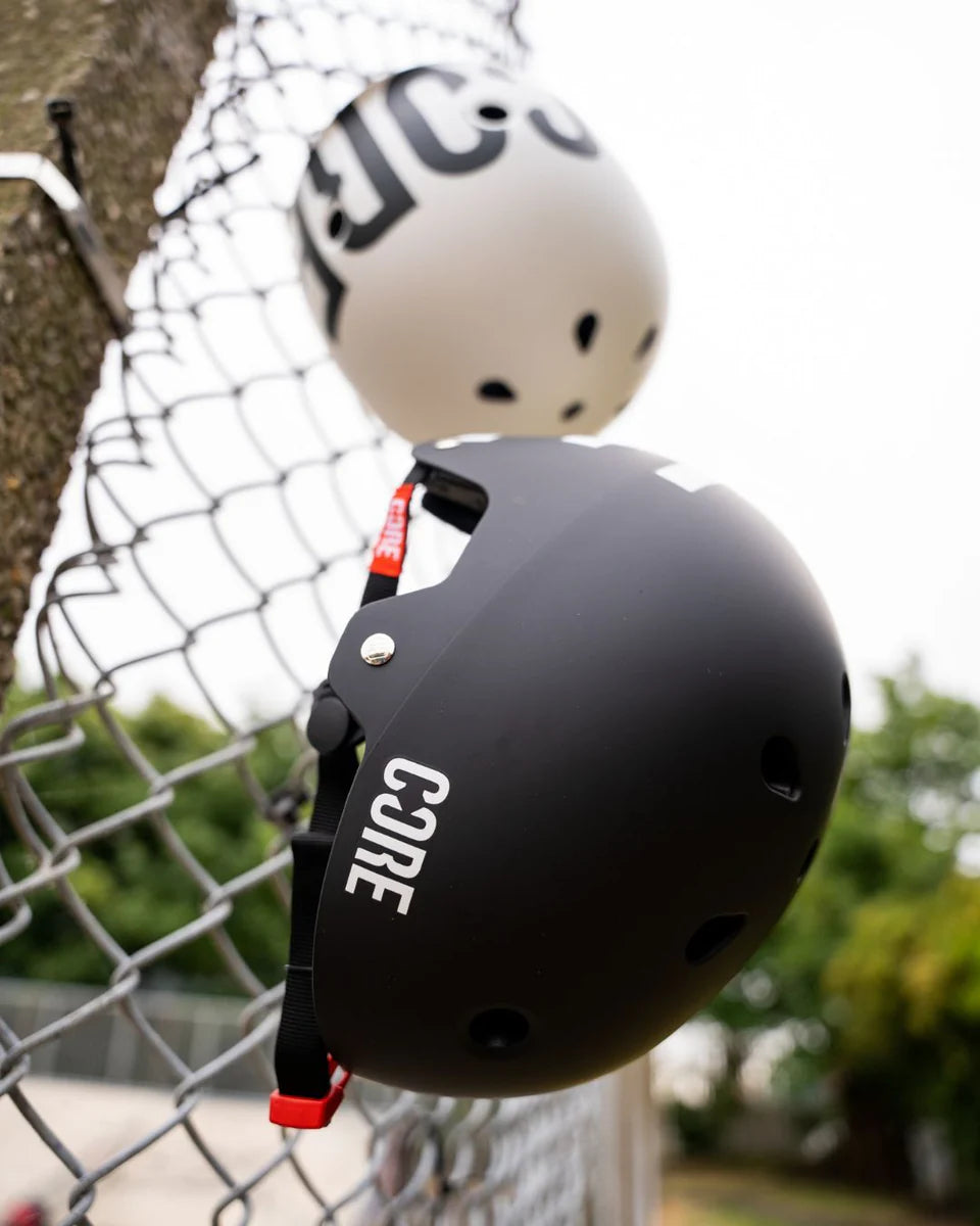 Core Street Helmet, Black/White Protection CORE 